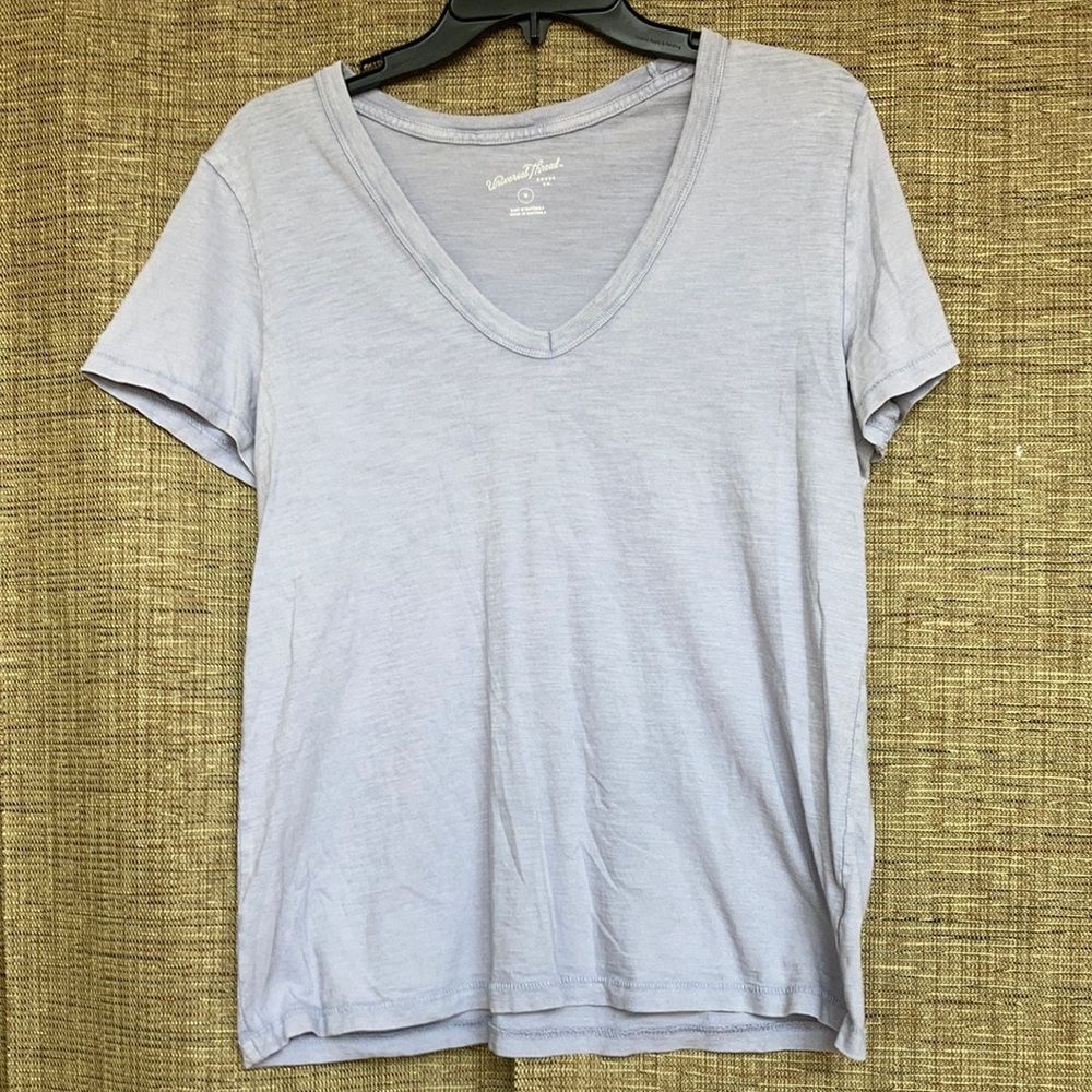 Universal threads cotton tee shirt color grey with lilac undertone